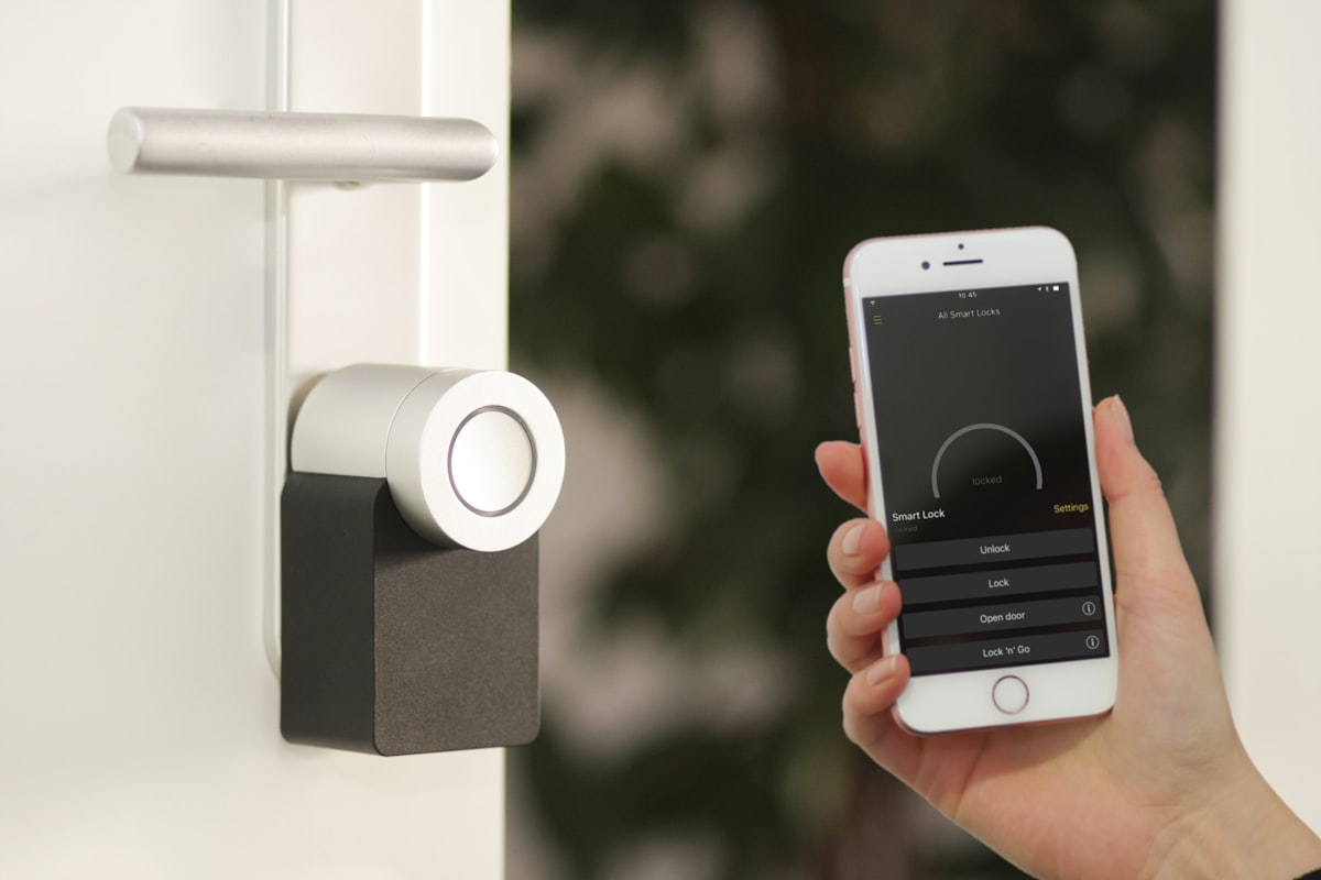 Electronic door access control device operated from a mobile app